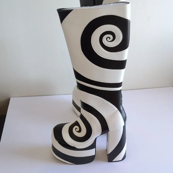 Current Mood Swirl Applique Platform Boots - Picture 7 of 11